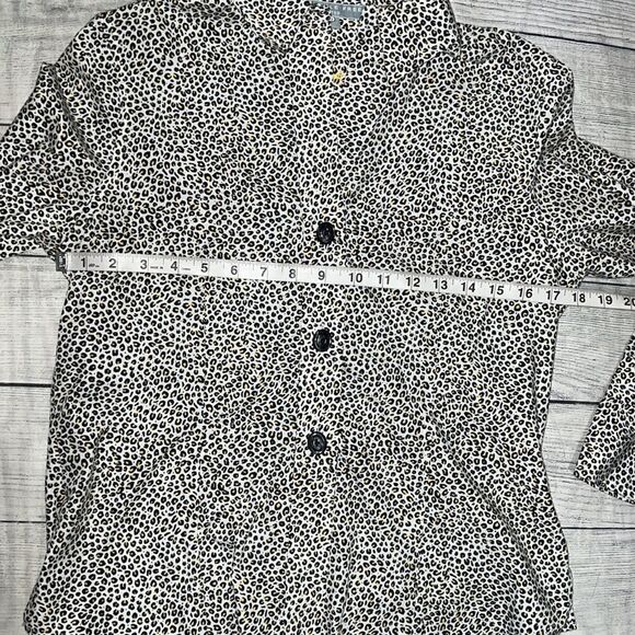 Foxcroft Wrinkle-Free Leopard Cheetah Animal Print Button Front Flare Sleeve Top - Picture 5 of 8